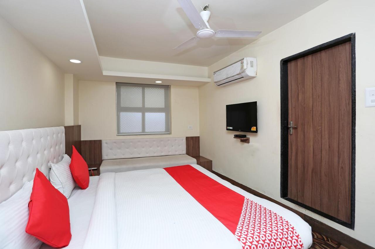 בהופאל Oyo 4406 Hotel Arya Palace מראה חיצוני תמונה