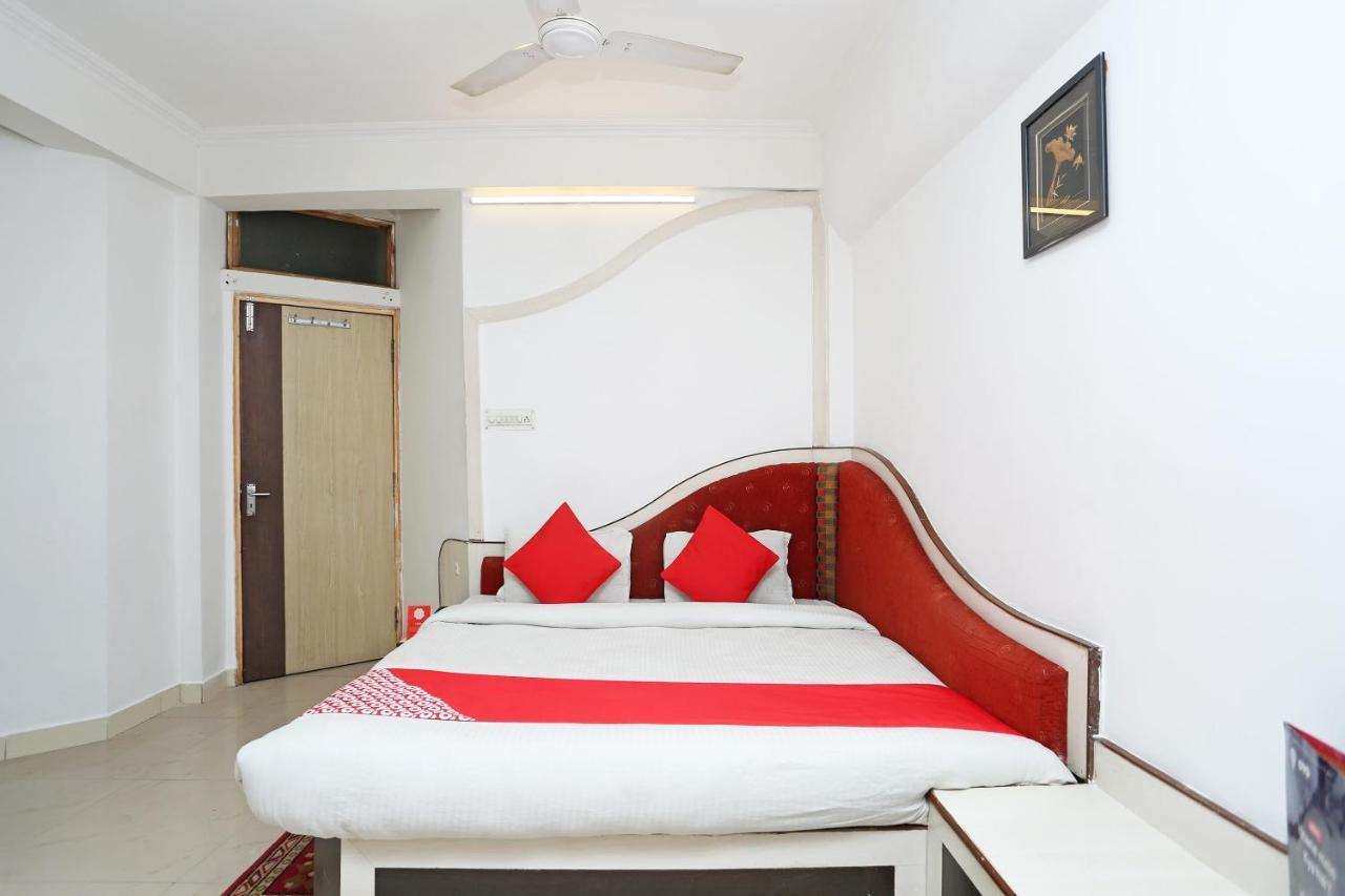 בהופאל Oyo 4406 Hotel Arya Palace מראה חיצוני תמונה